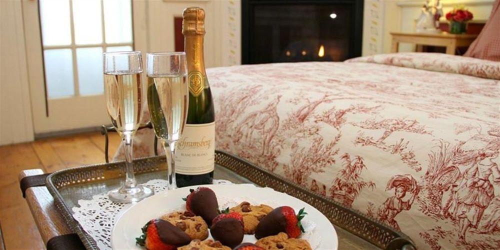 Youngtown Inn Lincolnville Bagian luar foto