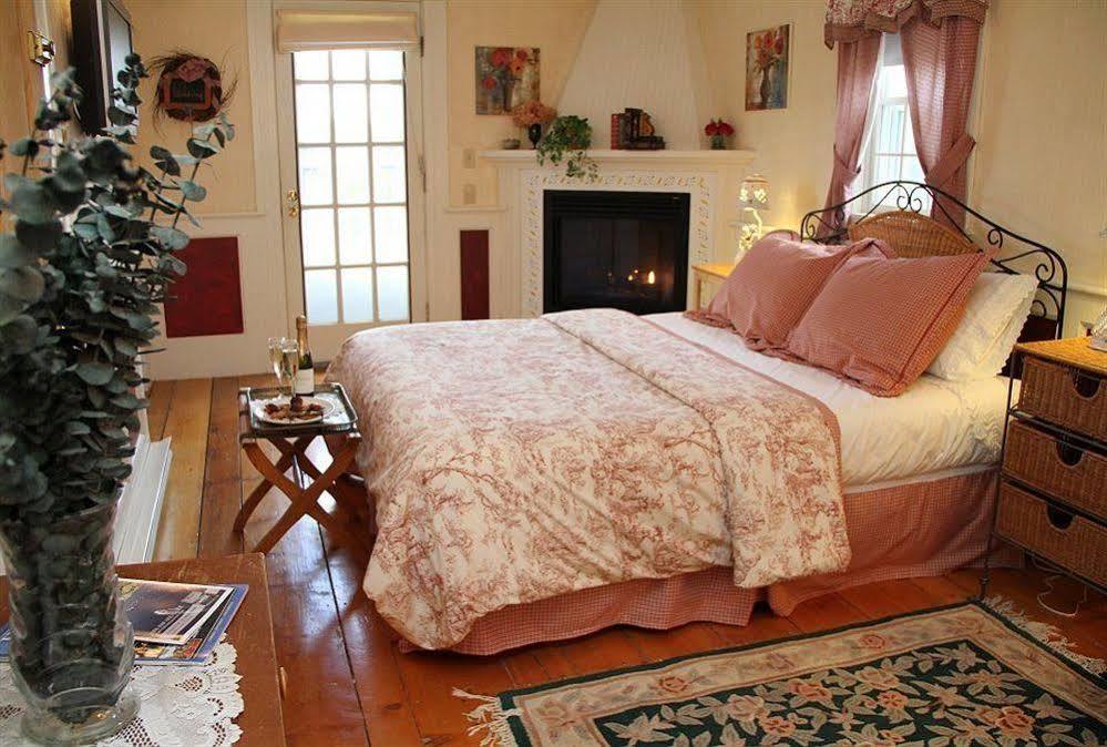 Youngtown Inn Lincolnville Bagian luar foto